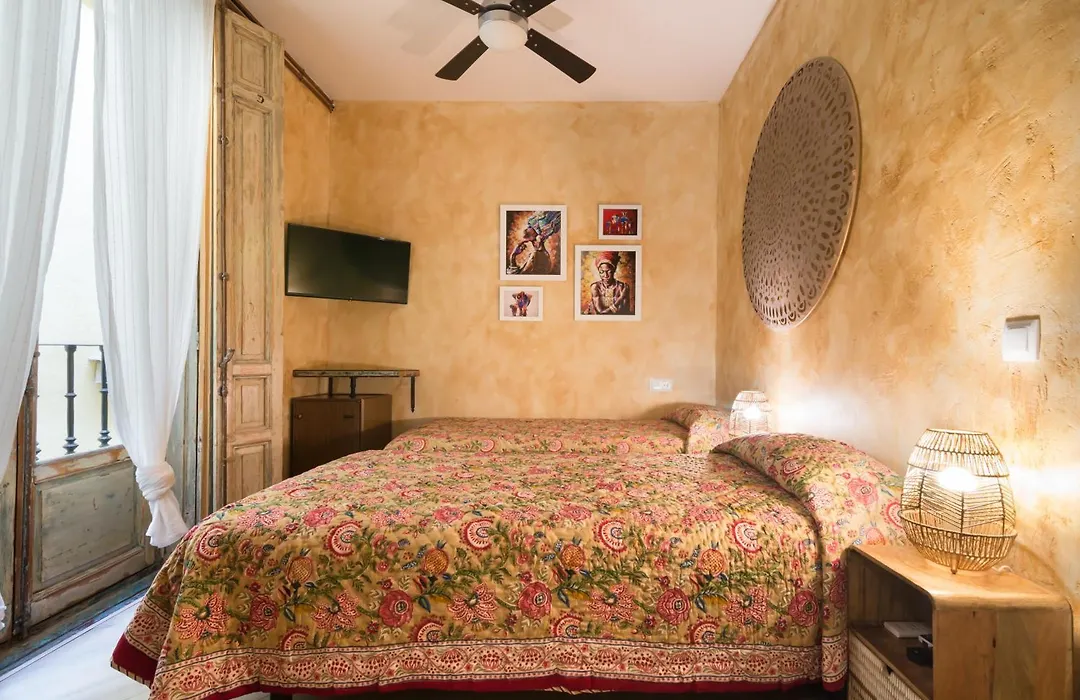 Hostal Artistic B&B-1
