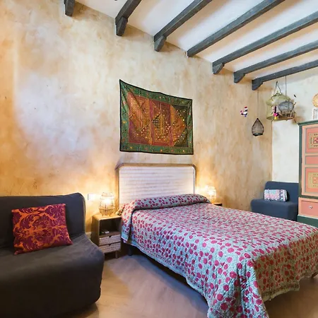 Hostal Artistic B&B-2
